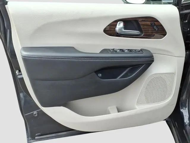 2023 Chrysler Pacifica Hybrid Limited