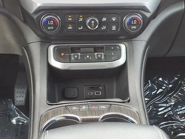 2023 GMC Acadia AWD SLT