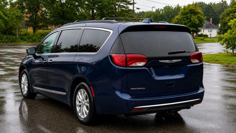 2017 Chrysler Pacifica Touring-L