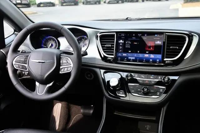 2026 Chrysler Pacifica Limited