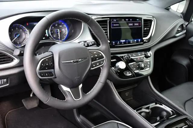 2026 Chrysler Pacifica Limited