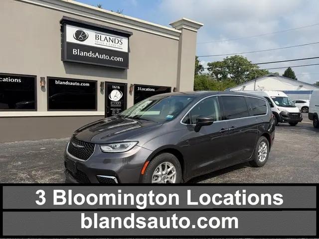 2023 Chrysler Pacifica Touring L for sale in Bloomington, IN