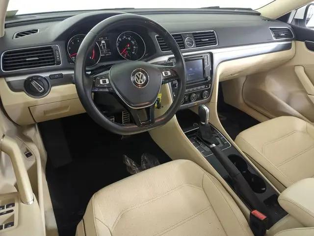 2017 Volkswagen Passat 1.8T R-Line