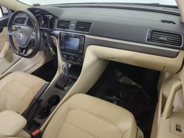 2017 Volkswagen Passat 1.8T R-Line