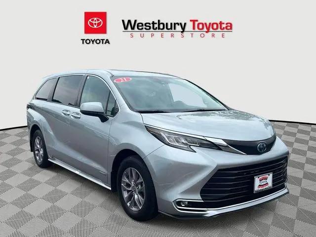 2021 Toyota Sienna XLE for sale in Westbury, NY