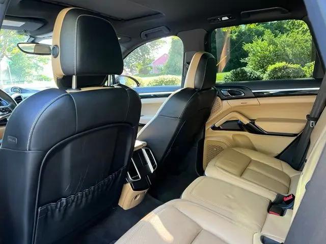 2016 Porsche Cayenne Cayenne