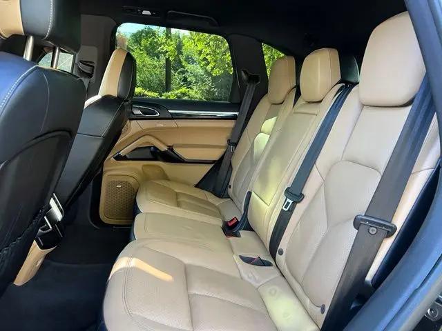 2016 Porsche Cayenne Cayenne
