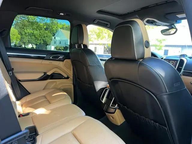 2016 Porsche Cayenne Cayenne