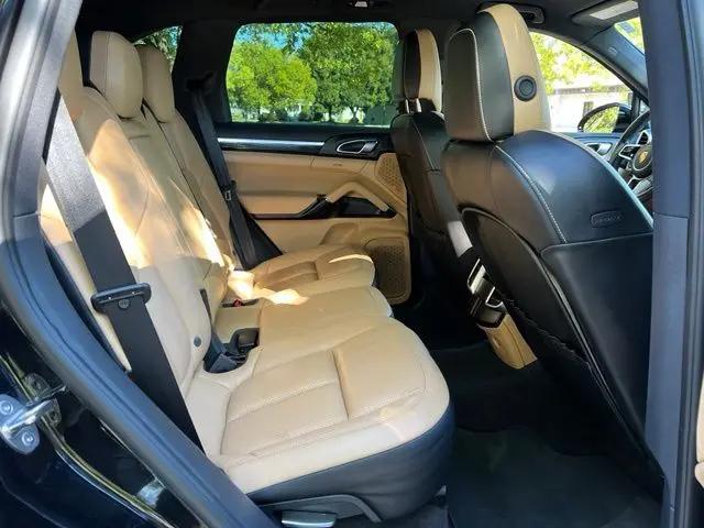 2016 Porsche Cayenne Cayenne