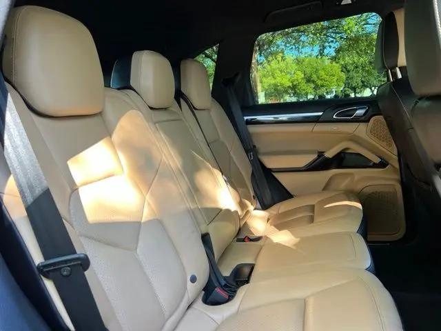 2016 Porsche Cayenne Cayenne