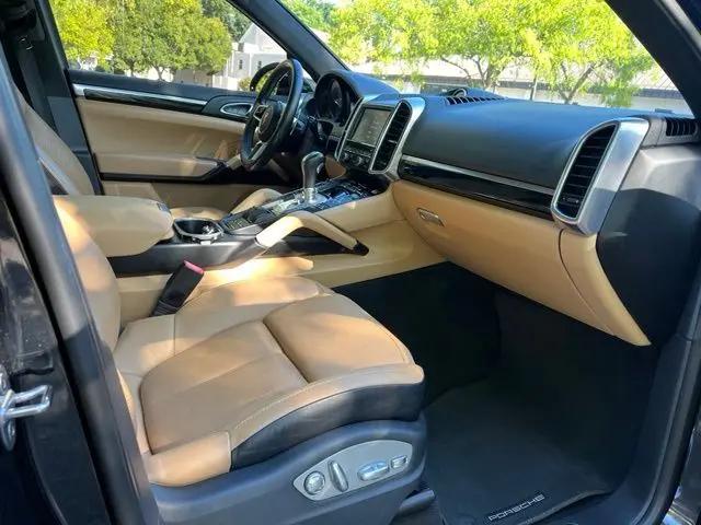 2016 Porsche Cayenne Cayenne
