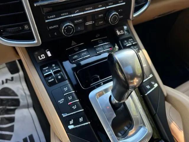 2016 Porsche Cayenne Cayenne