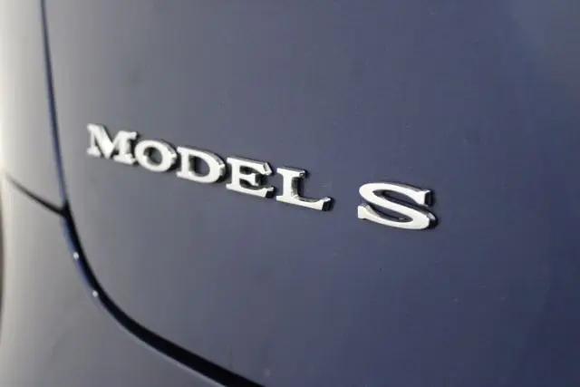 2015 Tesla Model S 70D
