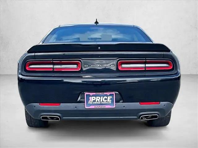 2016 Dodge Challenger SXT Plus