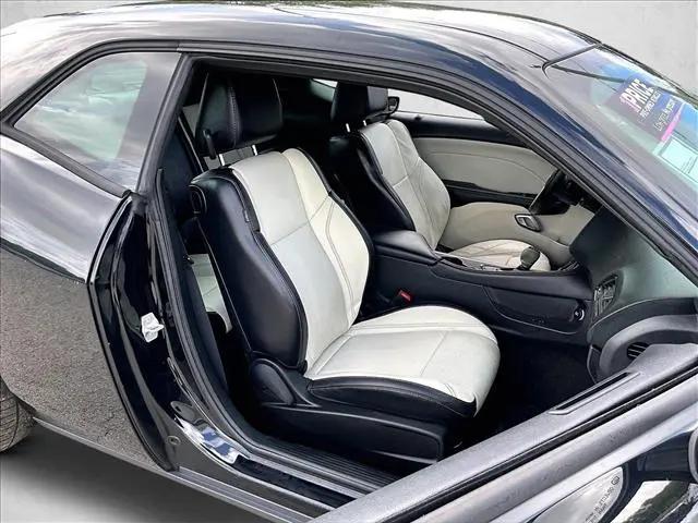 2016 Dodge Challenger SXT Plus