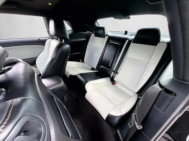 2016 Dodge Challenger SXT Plus