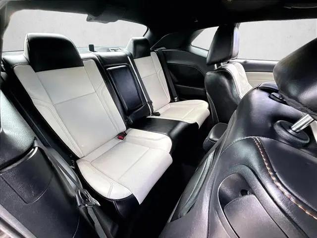 2016 Dodge Challenger SXT Plus