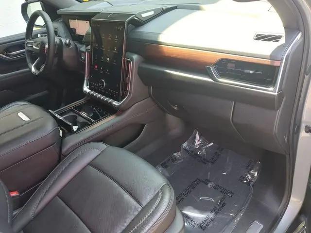 2025 GMC Yukon 4WD Denali