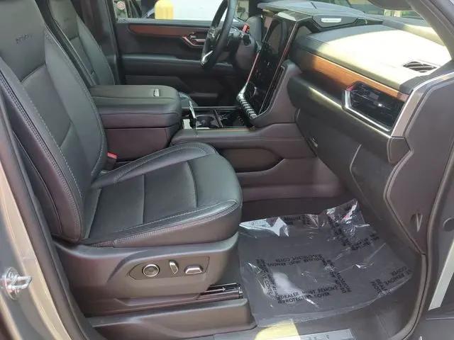 2025 GMC Yukon 4WD Denali