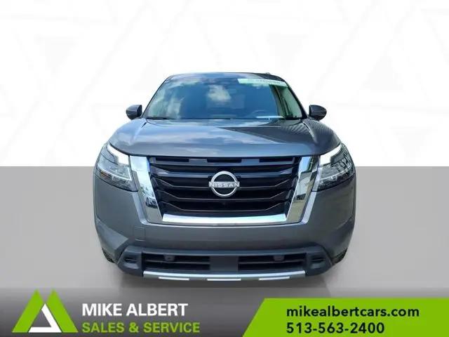 2023 Nissan Pathfinder SL 4WD