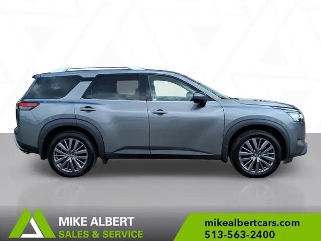 2023 Nissan Pathfinder SL 4WD