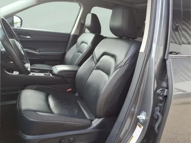 2023 Nissan Pathfinder SL 4WD