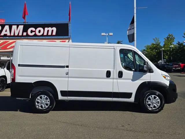 2025 Ram ProMaster 2500 Cargo Van SLT Low Roof 136 WB