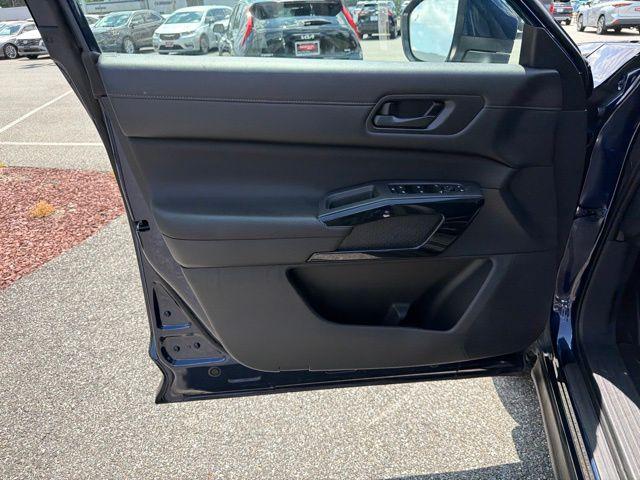 2025 Nissan Pathfinder SV 4WD