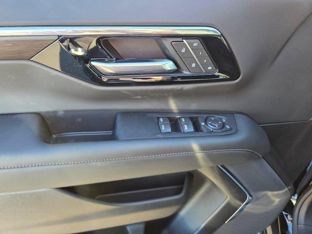 2026 Chevrolet Suburban LT - Photo 10