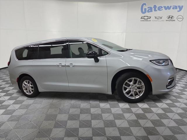 2024 Chrysler Pacifica Touring L for sale in FARGO, ND