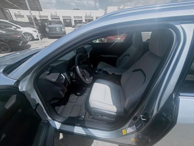 2025 Lexus 300 300h