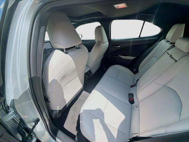 2025 Lexus 300 300h