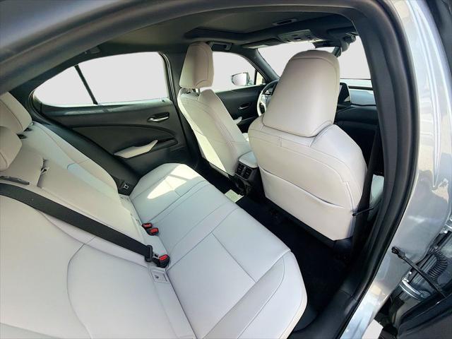2025 Lexus 300 300h