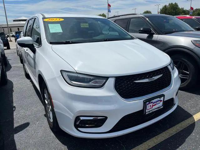 2023 Chrysler Pacifica Touring L for sale in Moline, IL