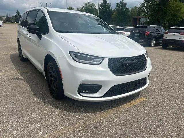 2024 Chrysler Pacifica Hybrid S Appearance Pkg for sale in Grand Blanc, MI