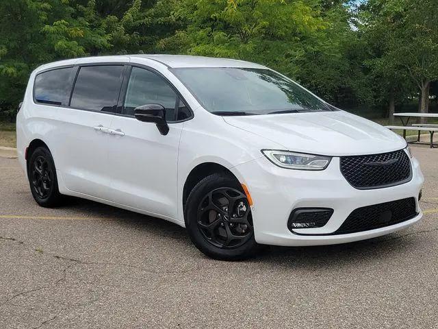 2024 Chrysler Pacifica Hybrid S Appearance Pkg for sale in Grand Blanc, MI