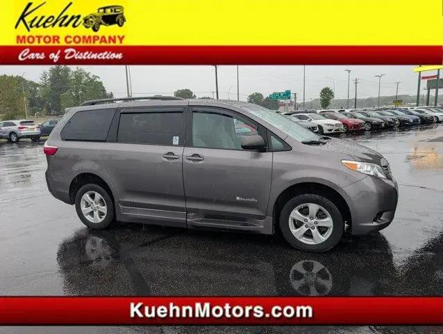 2015 Toyota Sienna LE for sale in Rochester, MN