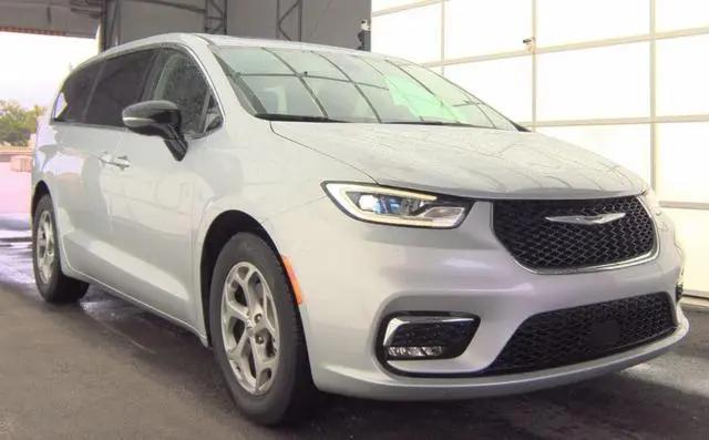 2024 Chrysler Pacifica Limited for sale in Fremont, MI