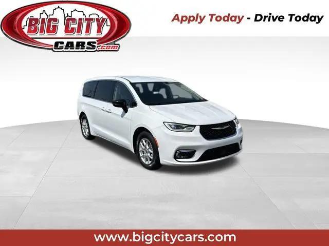 2024 Chrysler Pacifica Touring L for sale in Fort Wayne, IN