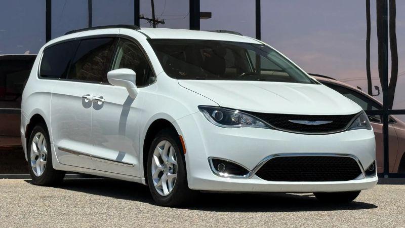 2017 Chrysler Pacifica Touring-L