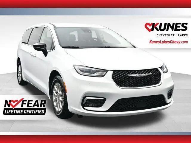 2024 Chrysler Pacifica Touring L for sale in Lake Bluff, IL
