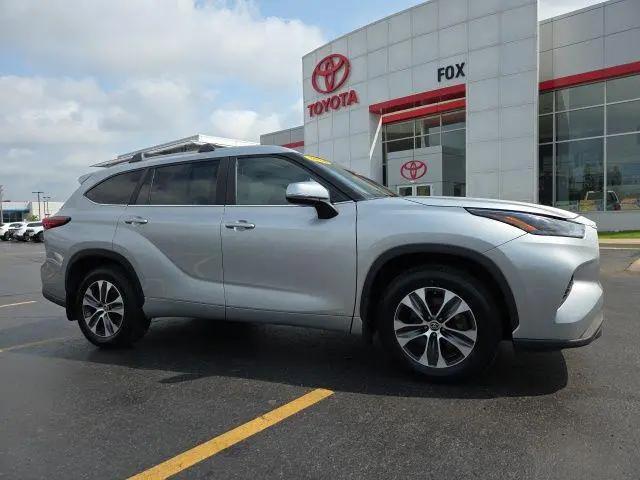 2023 Toyota Highlander Hybrid XLE for sale in Rochester Hills, MI