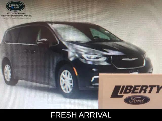 2024 Chrysler Pacifica Touring L for sale in Aurora, OH