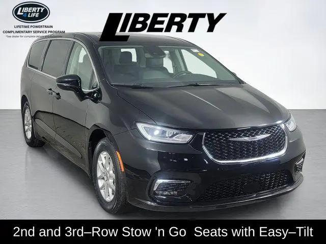 2024 Chrysler Pacifica Touring L for sale in Aurora, OH
