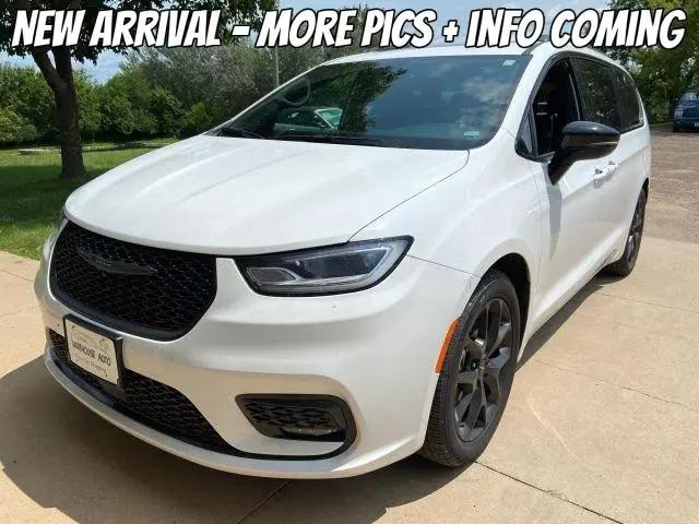2025 Chrysler Pacifica Limited for sale in Swisher, IA