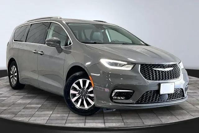 2021 Chrysler Pacifica Hybrid Touring L for sale in Roanoke, IN