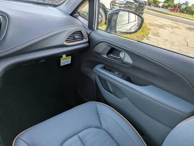 2027 Chrysler Pacifica Pinnacle
