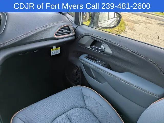 2027 Chrysler Pacifica Pinnacle