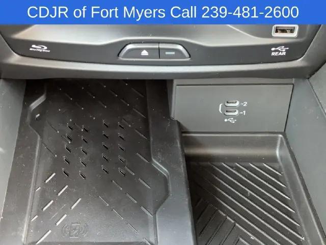 2027 Chrysler Pacifica Pinnacle