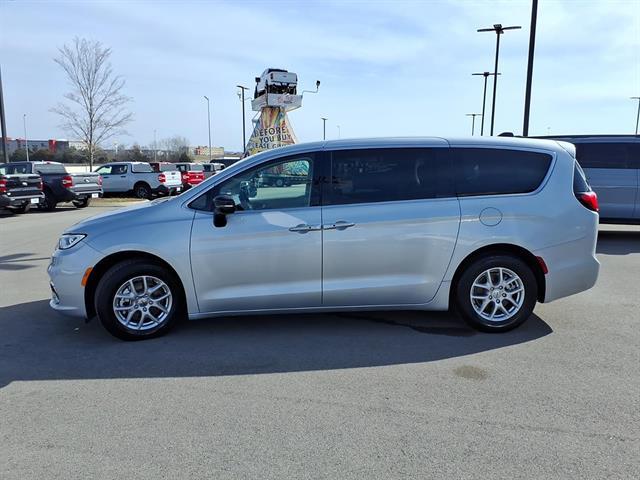2024 Chrysler Pacifica Touring L for sale in Pleasanton, KS